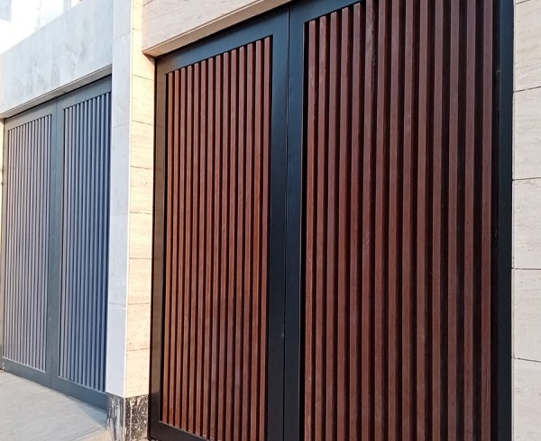 الأبواب والأسوار